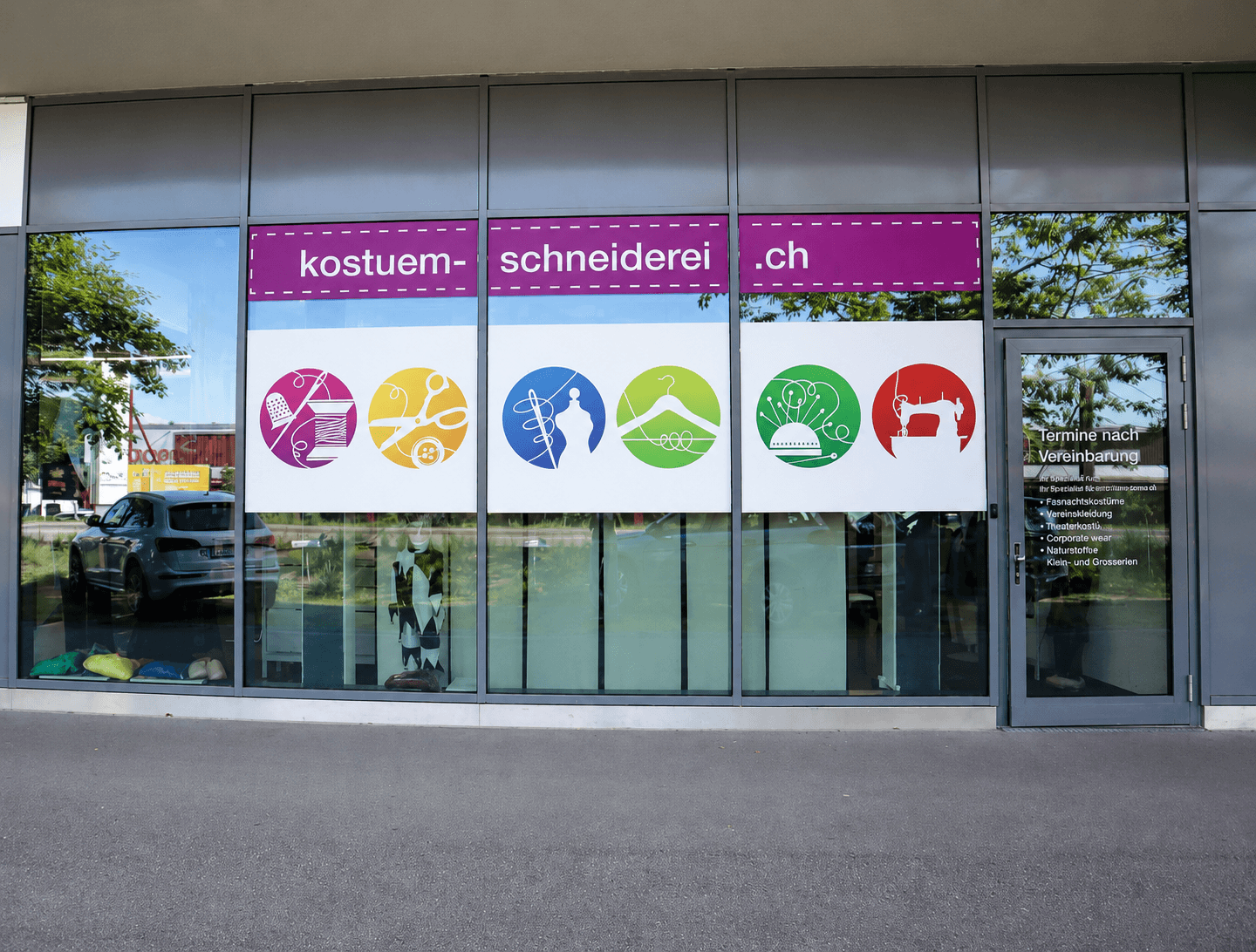 Näharbeit im Atelier